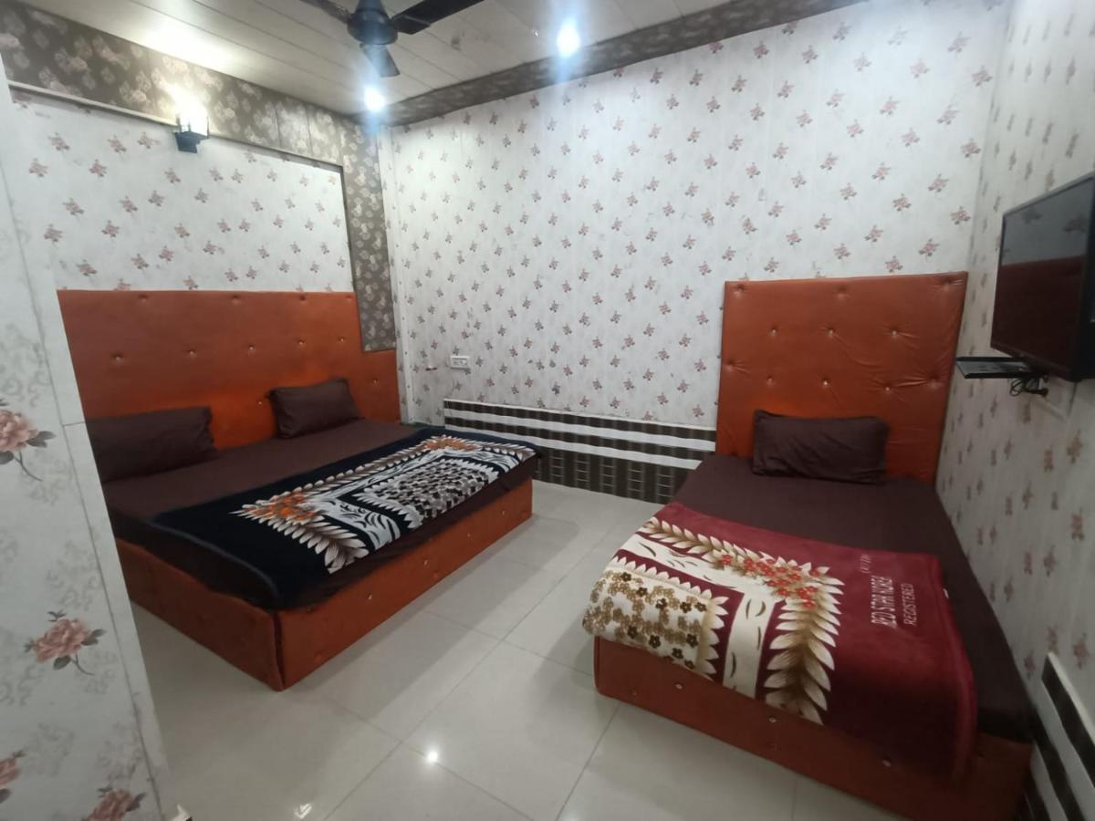 Hotel Yamnotri Dham Vrindāvan Exterior foto