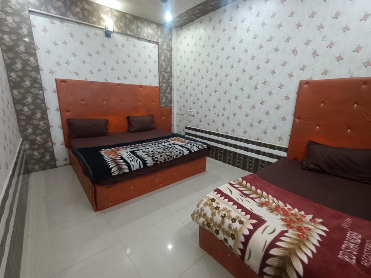 Hotel Yamnotri Dham Vrindāvan Exterior foto