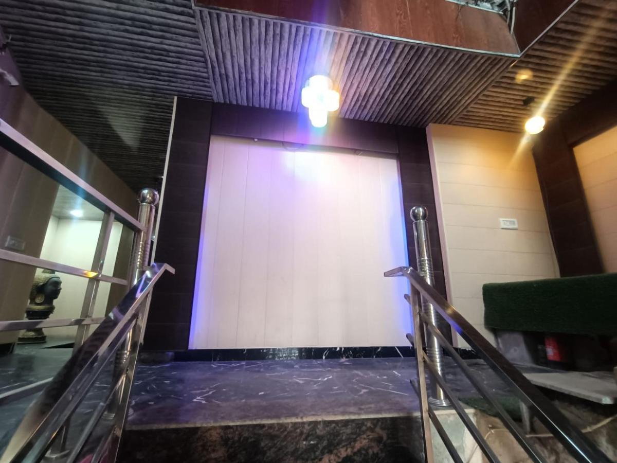 Hotel Yamnotri Dham Vrindāvan Exterior foto