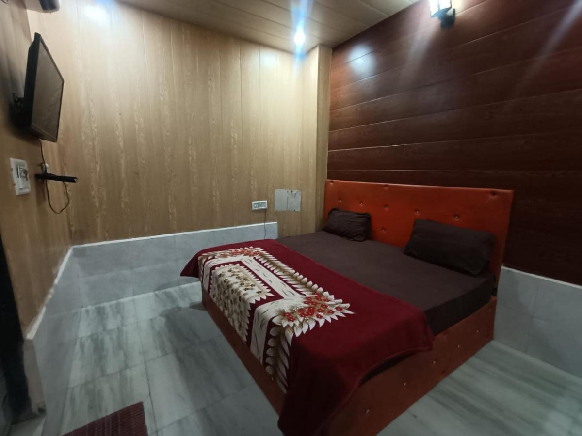 Hotel Yamnotri Dham Vrindāvan Exterior foto