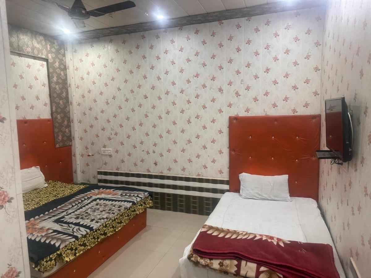 Hotel Yamnotri Dham Vrindāvan Exterior foto