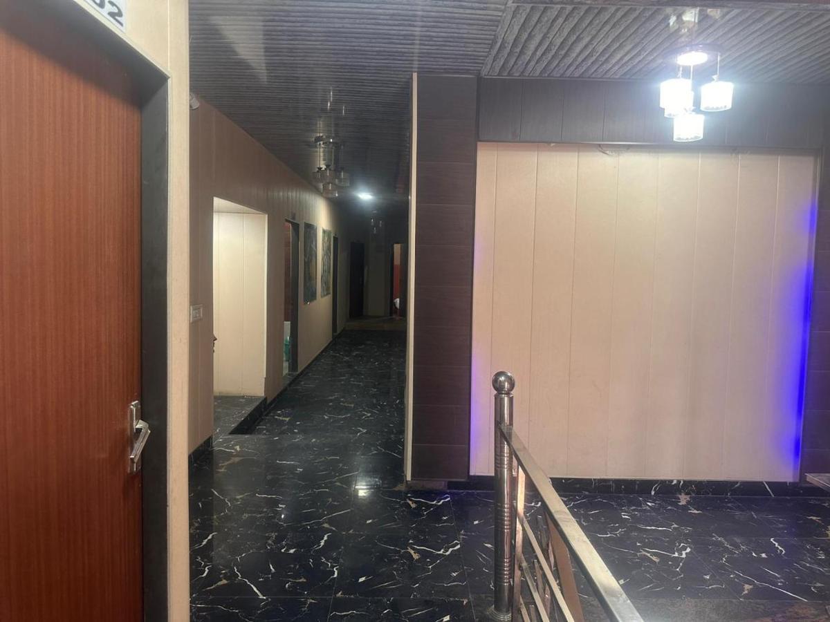 Hotel Yamnotri Dham Vrindāvan Exterior foto