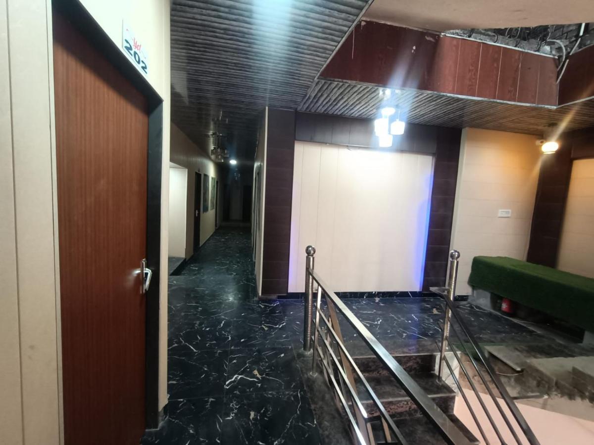 Hotel Yamnotri Dham Vrindāvan Exterior foto