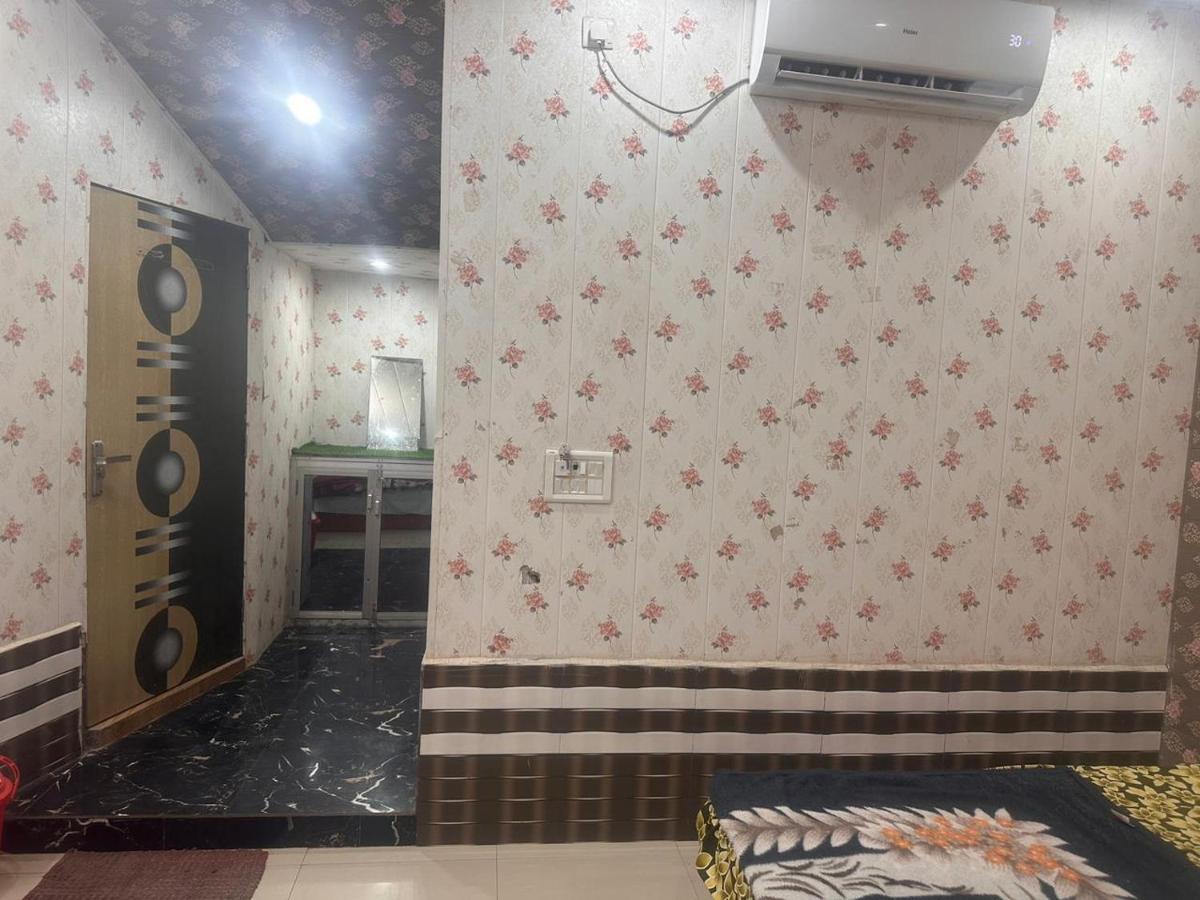Hotel Yamnotri Dham Vrindāvan Exterior foto